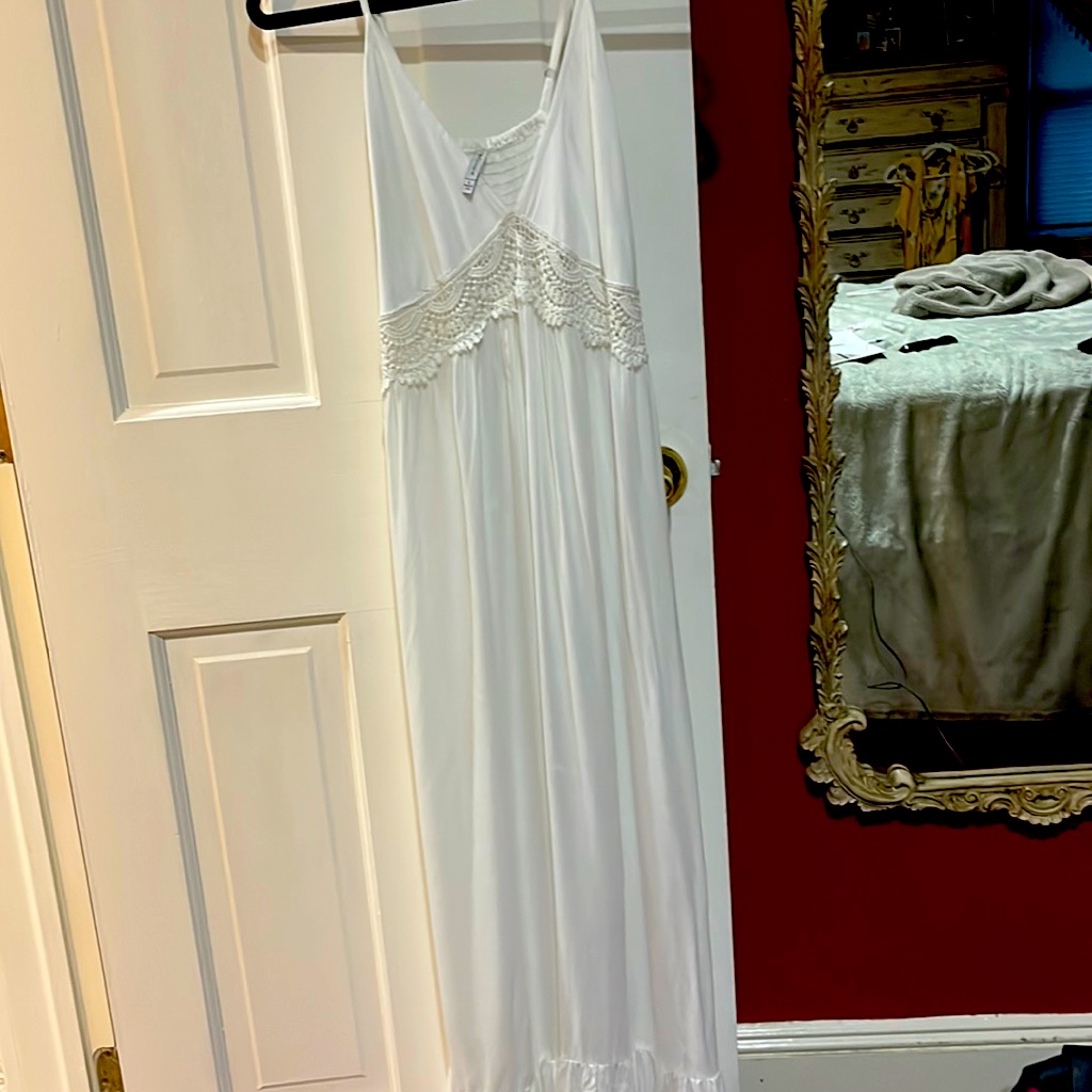 100% Lease White V-Neck Maxi Sundress By Raviya